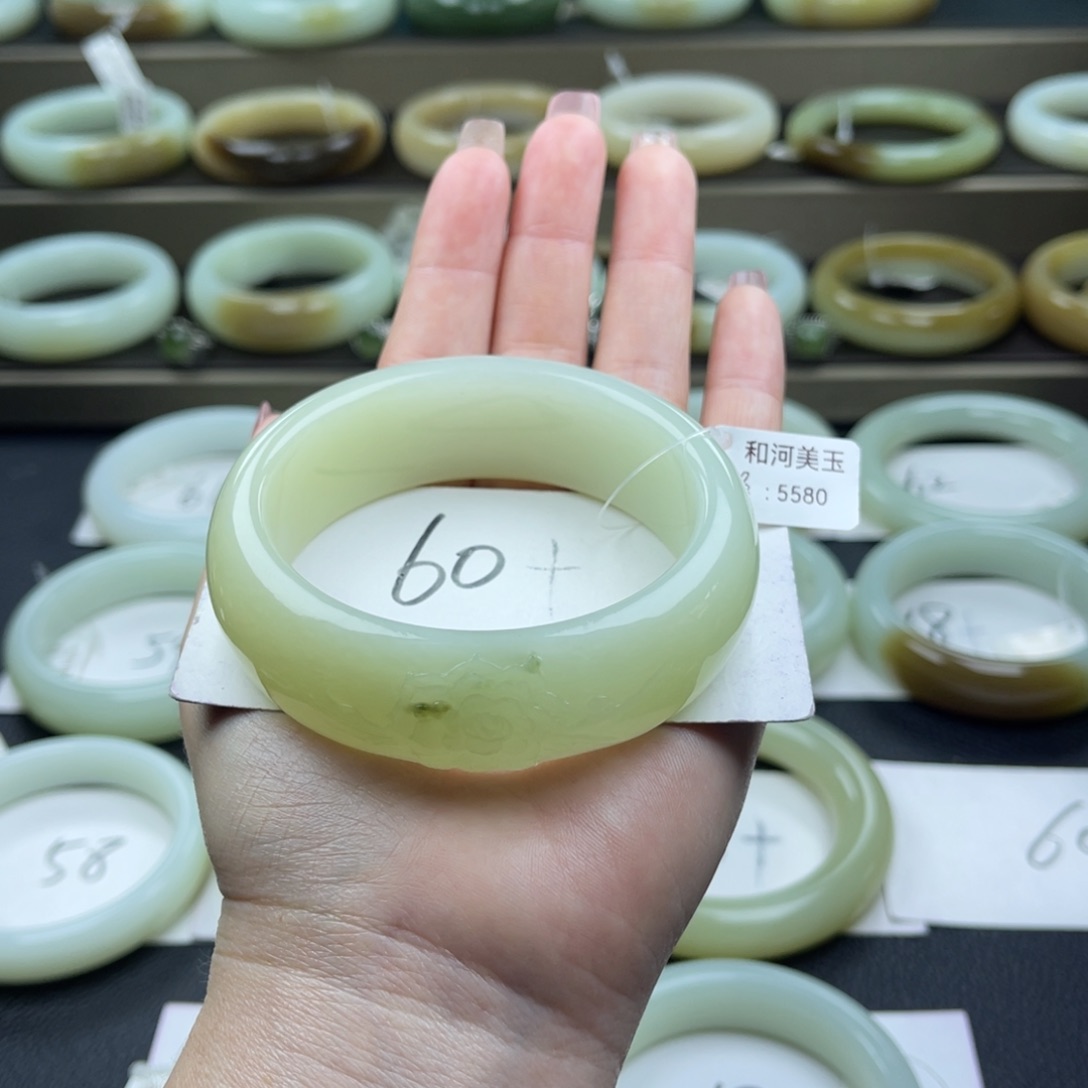 和田玉手镯未镶嵌