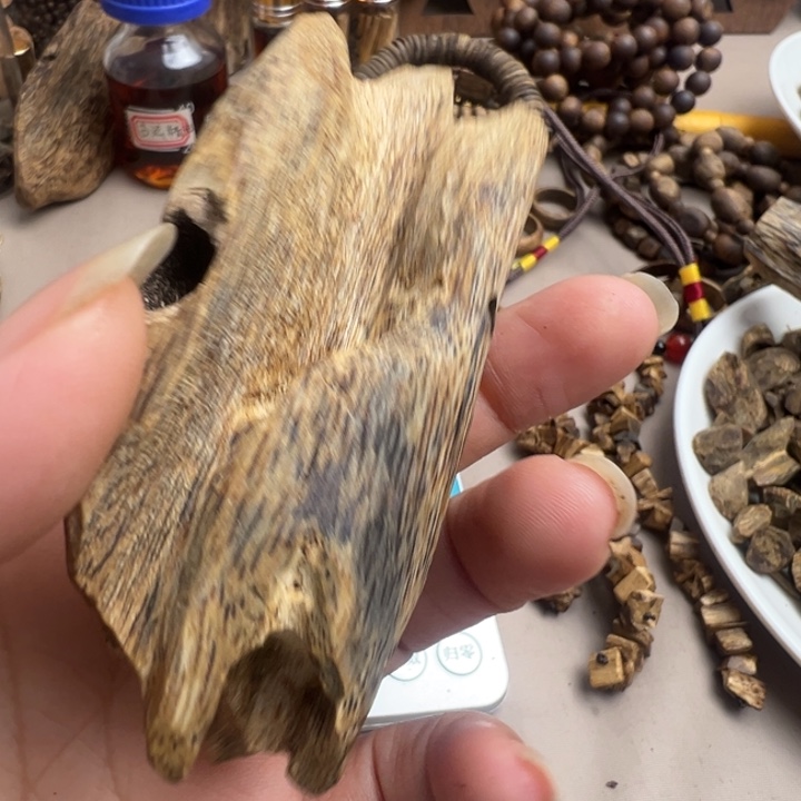 棋楠沉香手把件26克