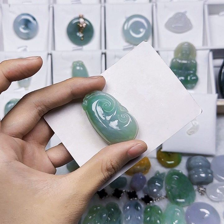 翡翠未镶嵌颈饰翡翠