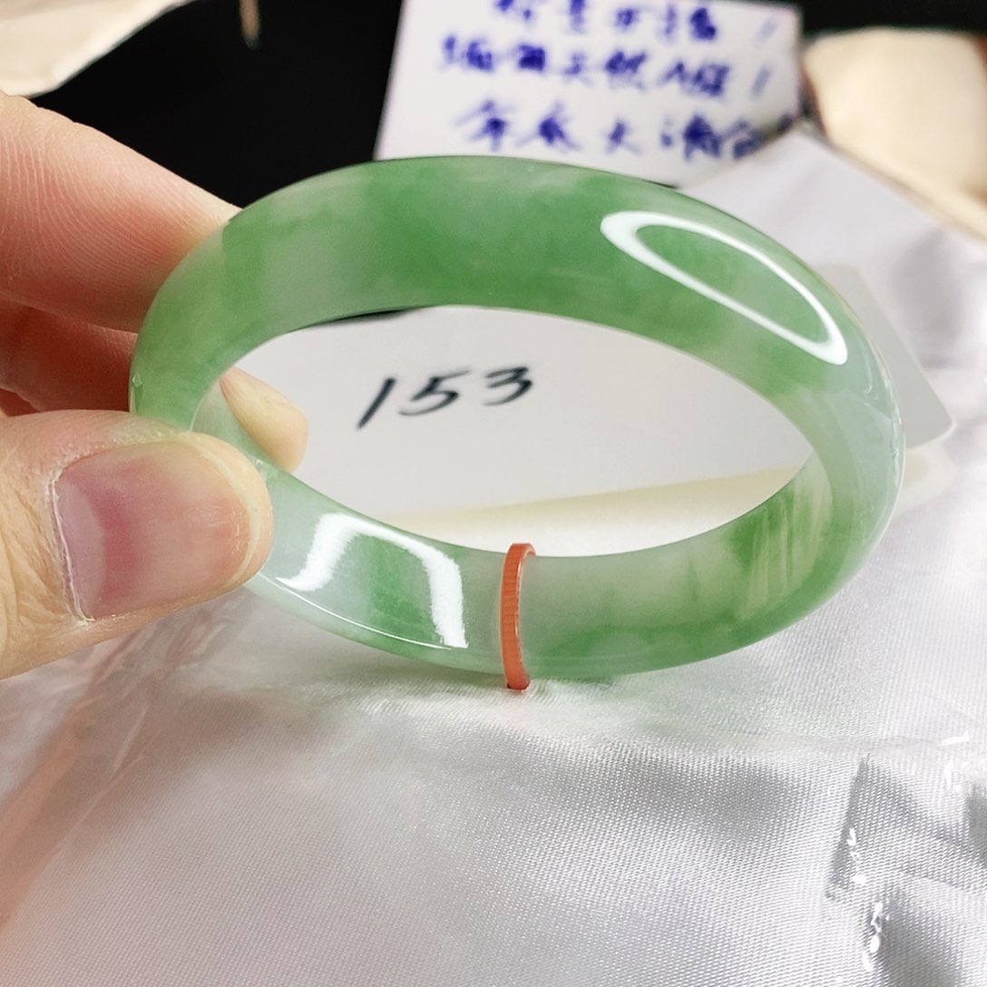 翡翠手镯未镶嵌52.6圈口贵妃