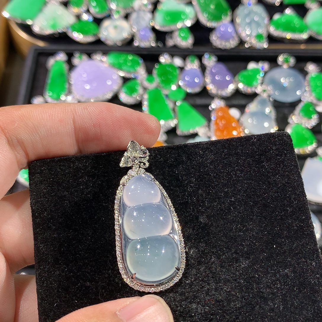 翡翠18K金镶嵌颈饰