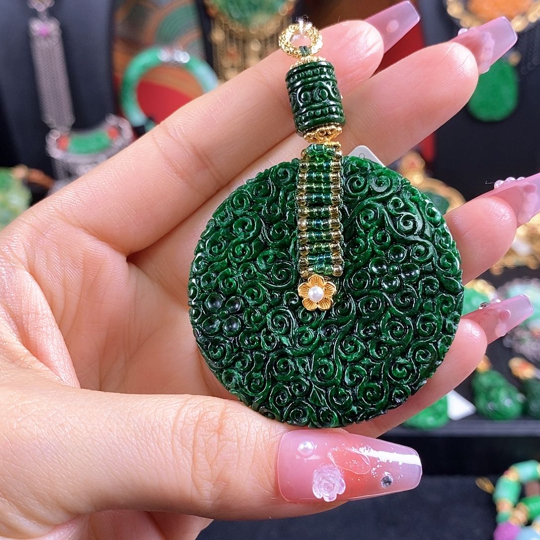 翡翠未镶嵌颈饰吊坠