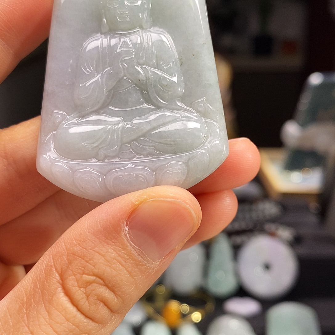 翡翠未镶嵌颈饰大日