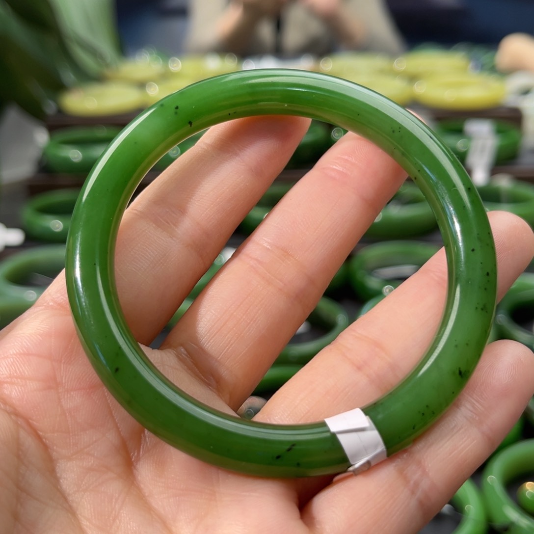 和田玉（碧玉）未镶嵌手镯