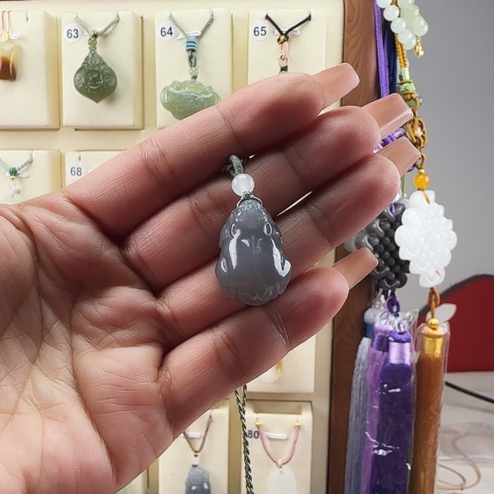 和田玉颈饰未镶嵌玉*