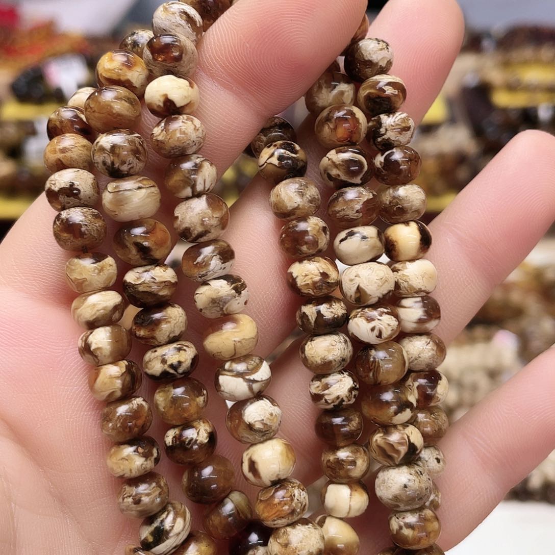 未镶嵌琥珀裸石七70472