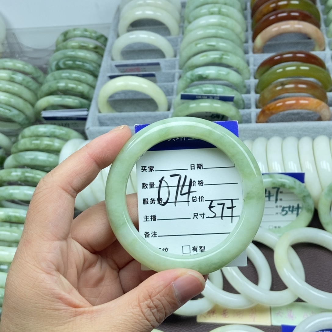 蛇纹石玉未镶嵌手镯