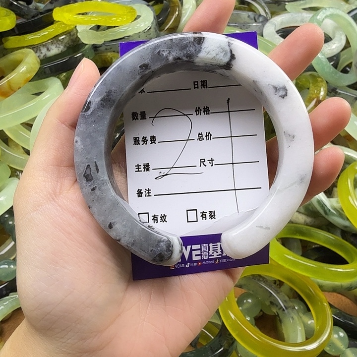 夏***天蛇纹石玉未镶嵌蛇纹石岫玉手镯