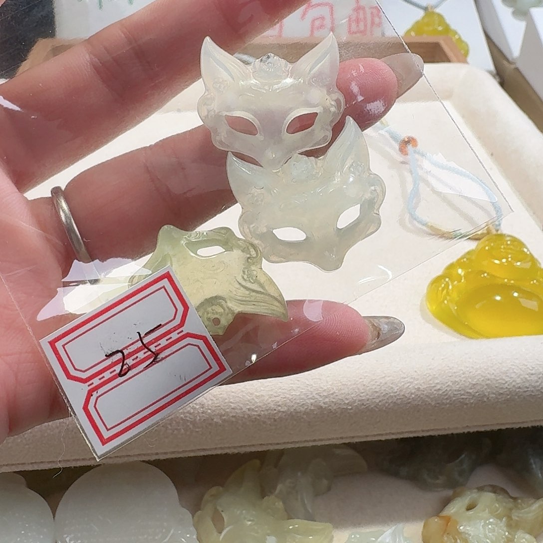 蛇纹石玉颈饰合金精美礼品