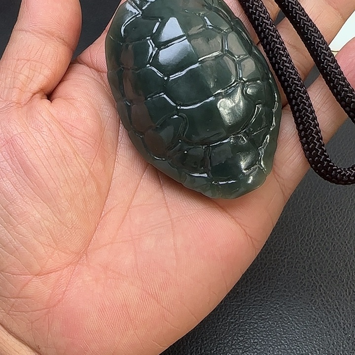 和田玉未镶嵌把件