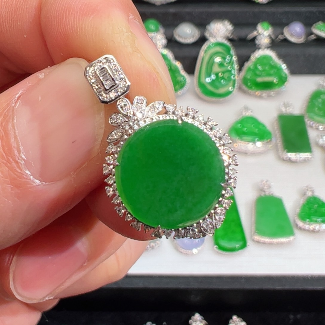 翡翠吊坠(不含链)18K金镶嵌