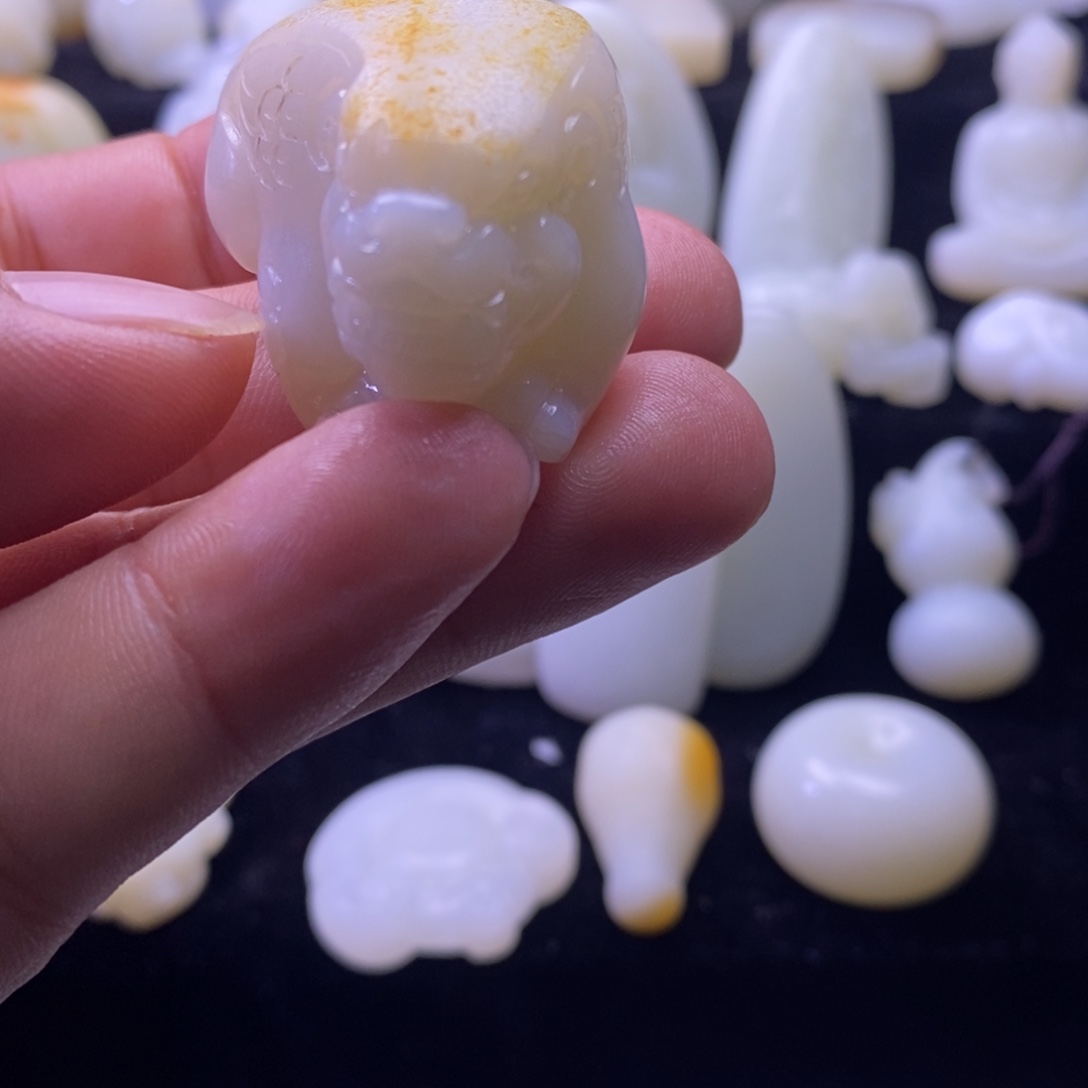 雨***枫和田玉未镶嵌颈饰