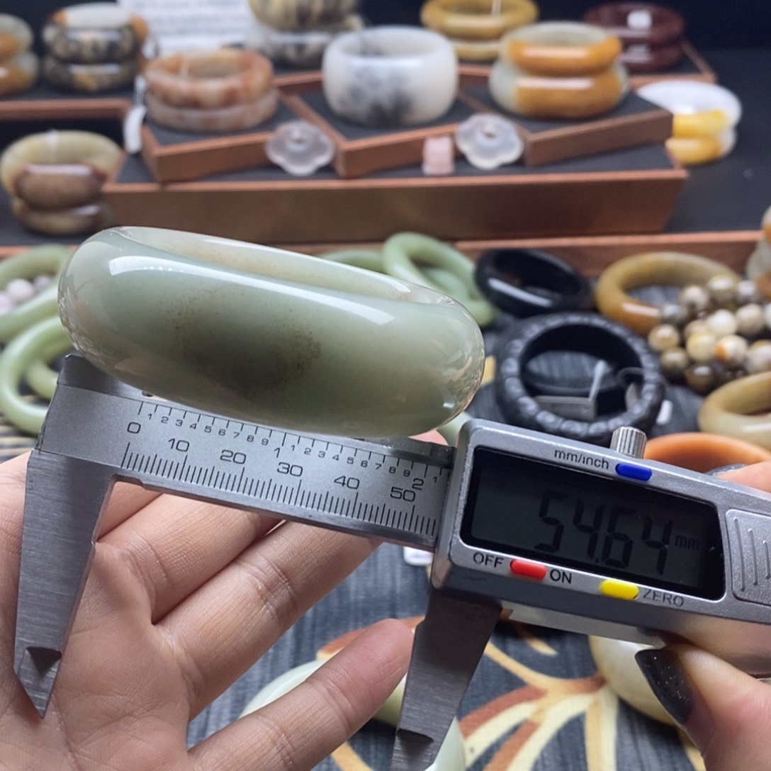 石英质玉未镶嵌手镯