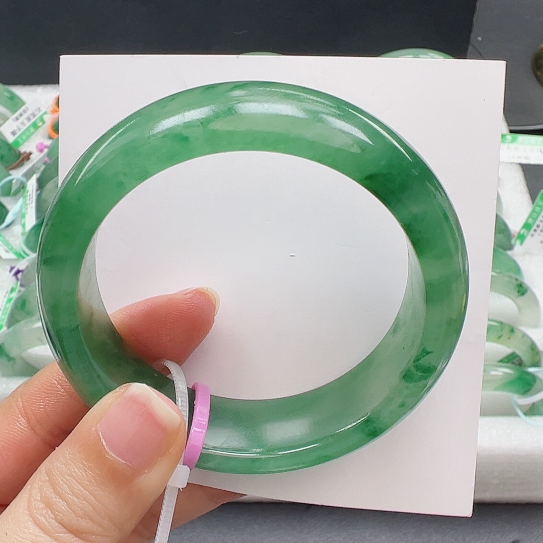 未镶嵌手镯石英质玉