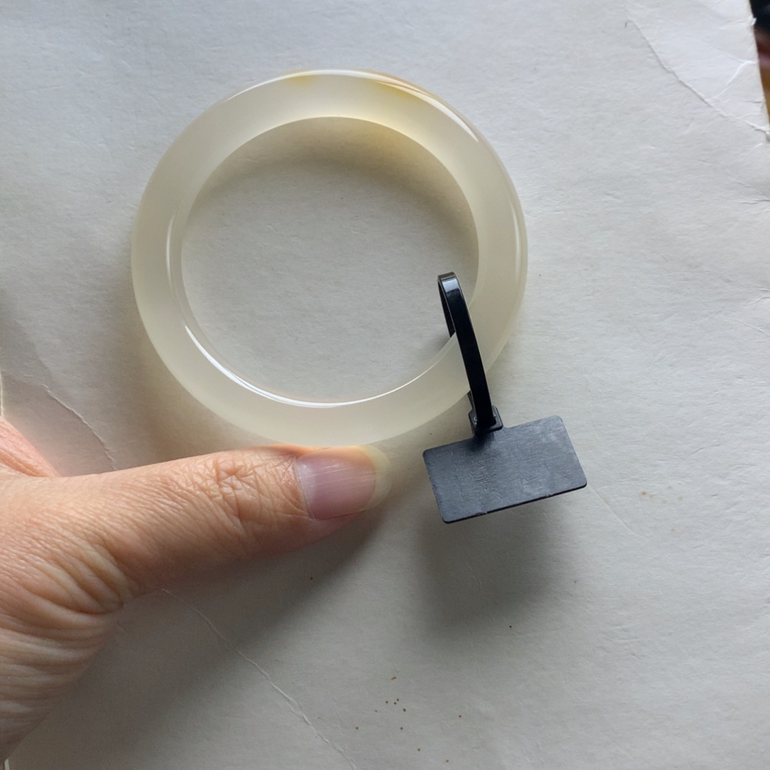 玛瑙/玉髓手镯未镶嵌榴**返54