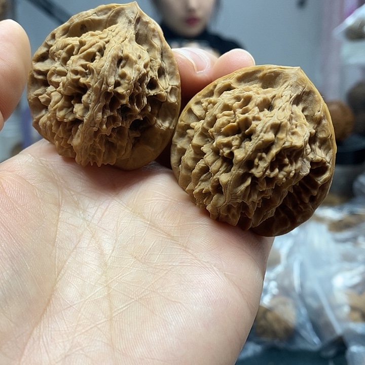 文玩核桃把件43红皮乾隆纹