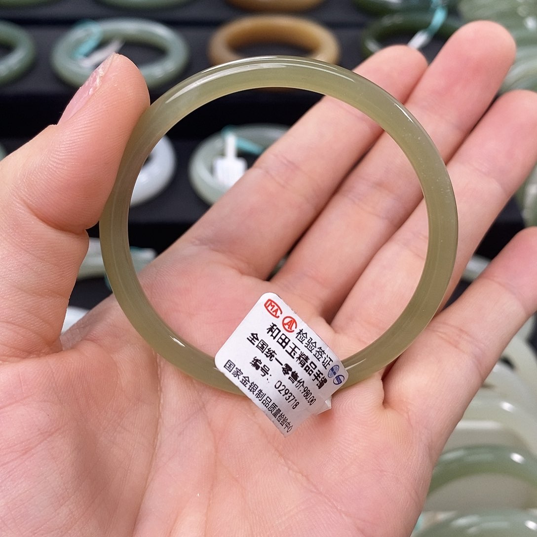 和田玉手镯未镶嵌52.53