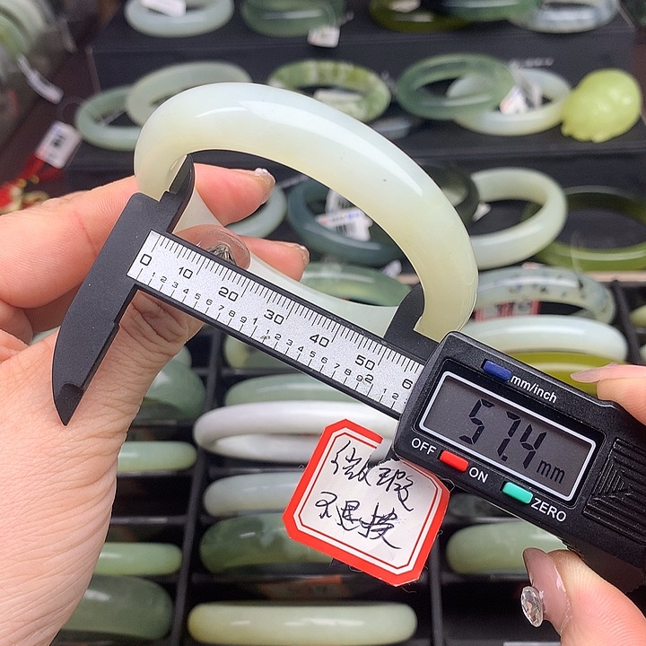 蛇纹石玉手镯未镶嵌566