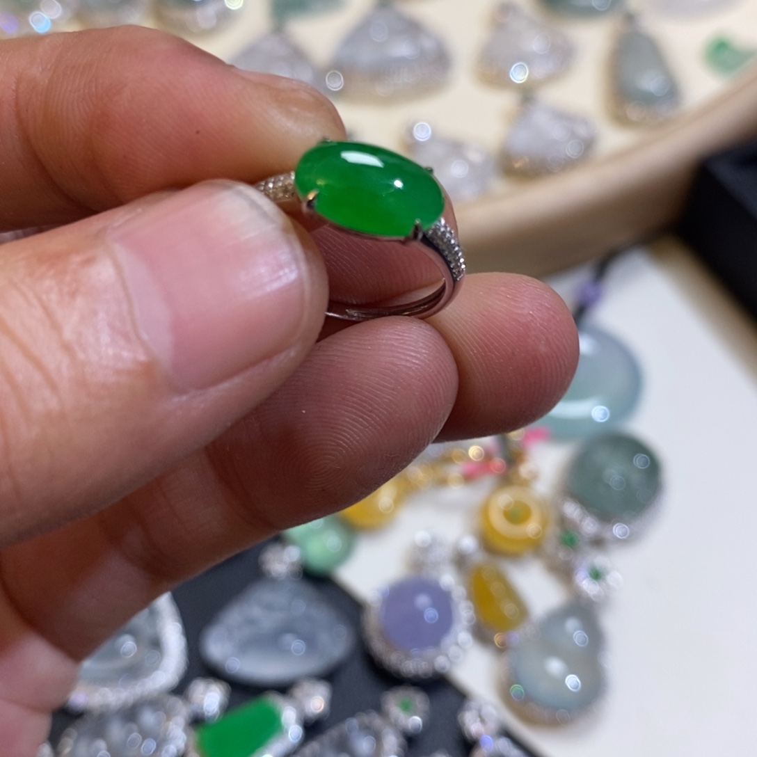 翡翠18K金镶嵌吊坠(不含链)蛋面