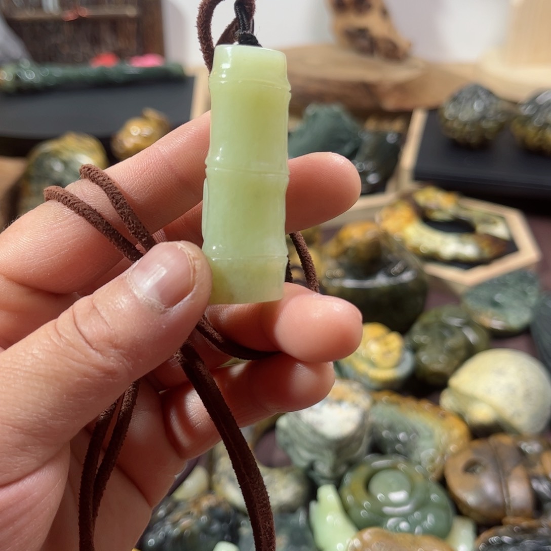 岫岩老玉（透闪石质玉）挂件未镶嵌潇*