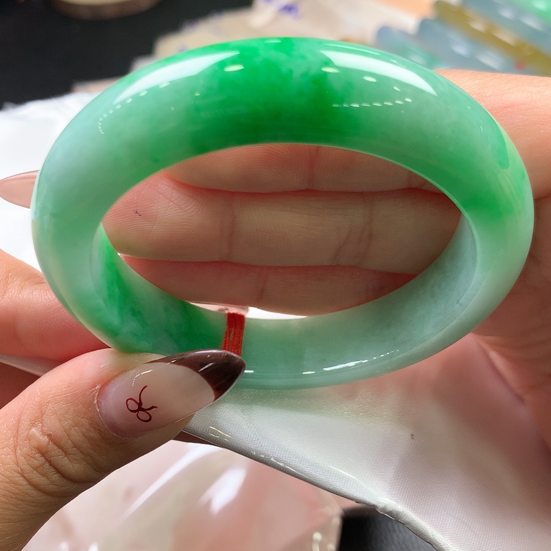 翡翠未镶嵌手镯38号冰胶阳绿 