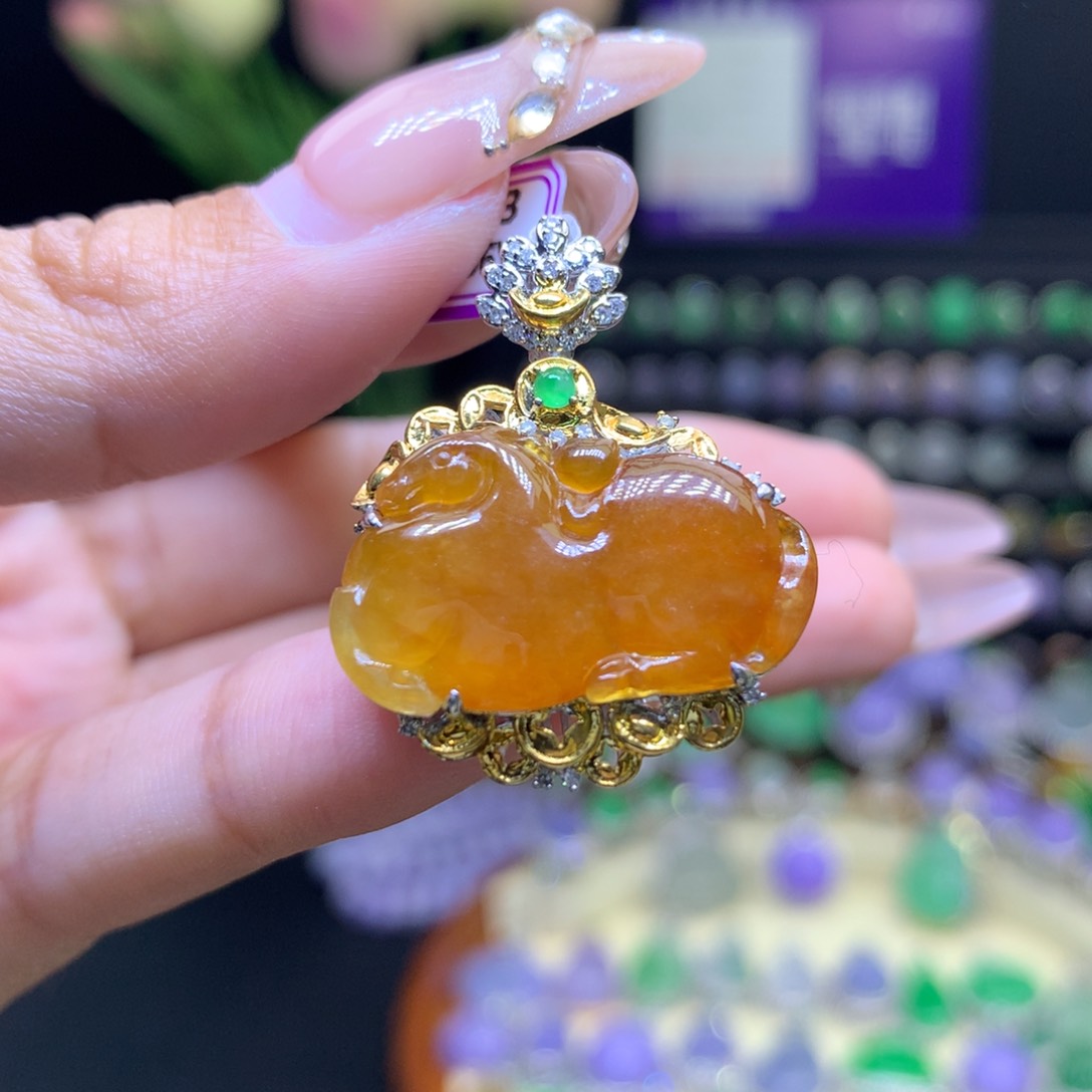 翡翠18K金镶嵌颈饰天然