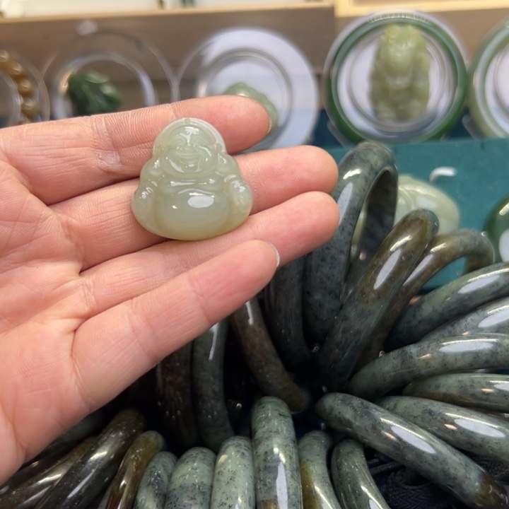 和田玉颈饰未镶嵌梦****?佛公