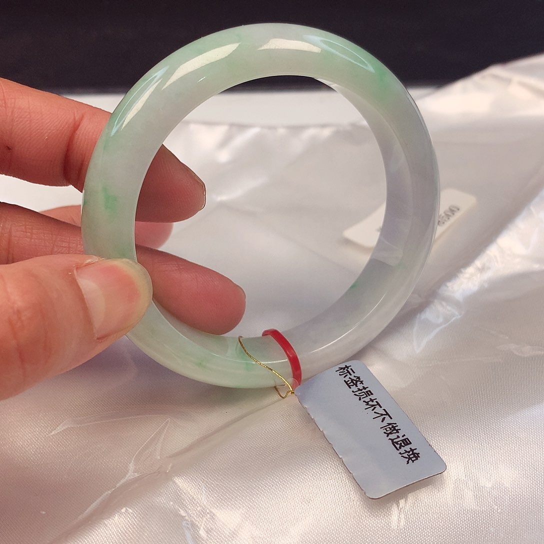 翡翠手镯未镶嵌55圈214