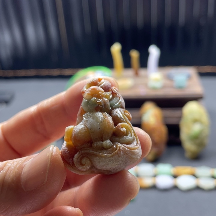 定制翡翠未镶嵌风**?