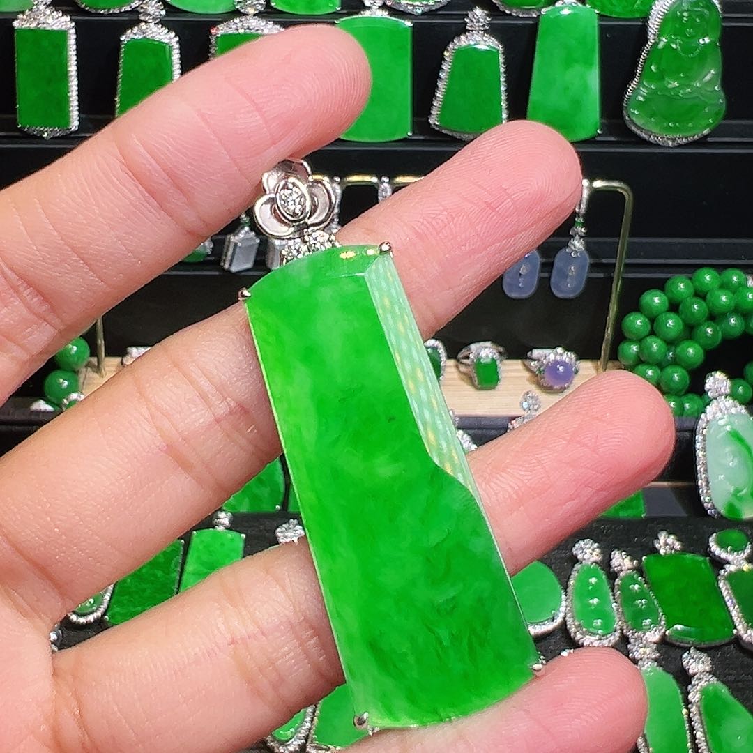 翡翠吊坠(不含链)18K金镶嵌