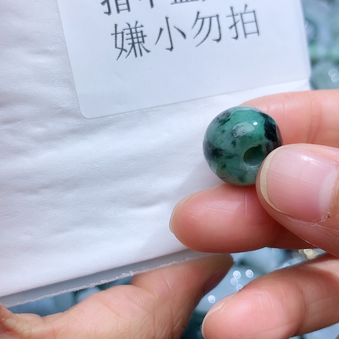 翡翠颈饰未镶嵌3682。