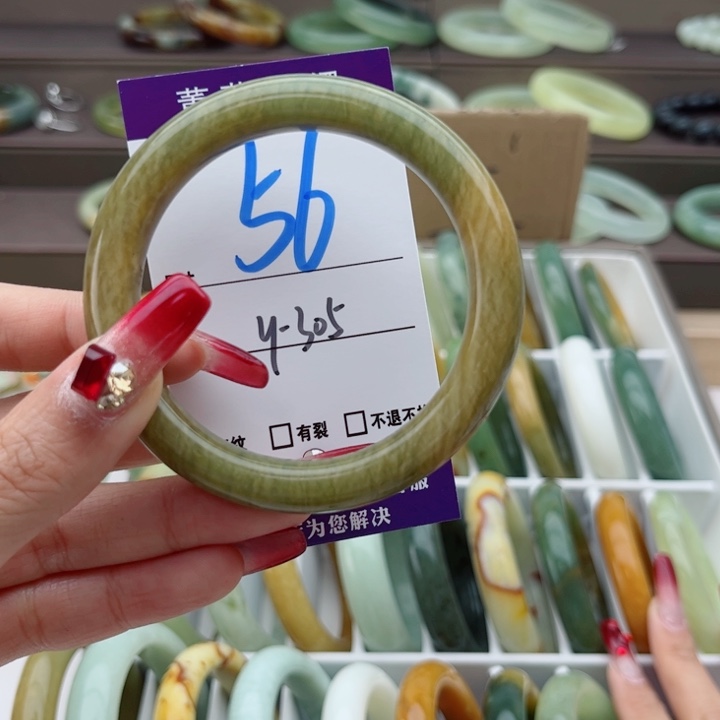 蛇纹石玉手镯未镶嵌