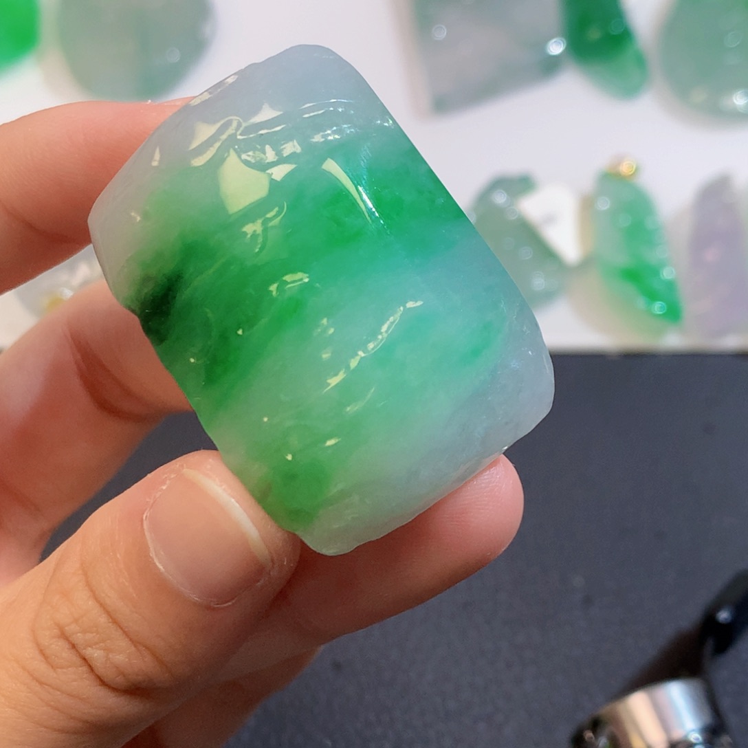 翡翠未镶嵌吊坠(不含链)