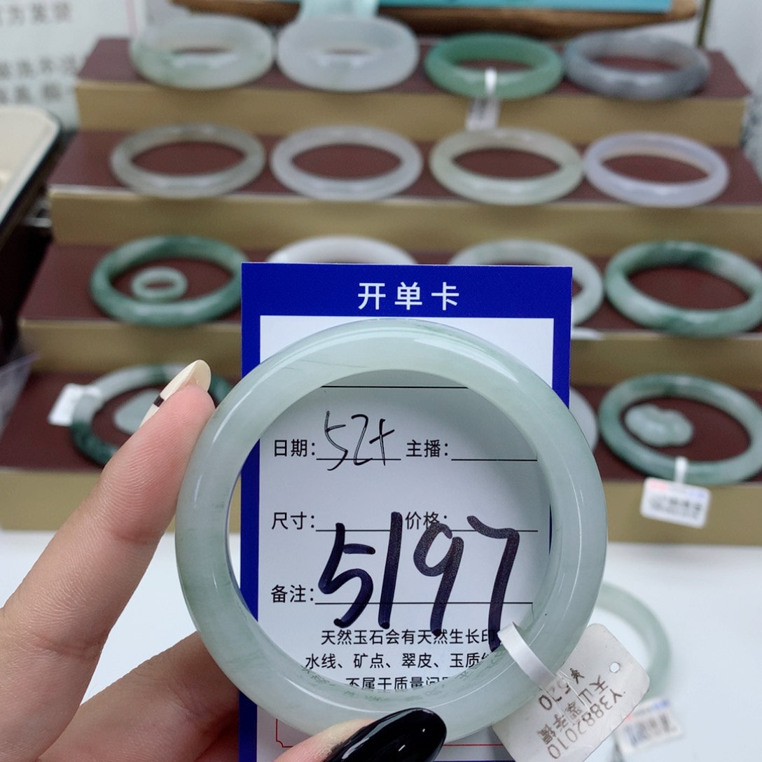 石英质玉未镶嵌颈饰创****山