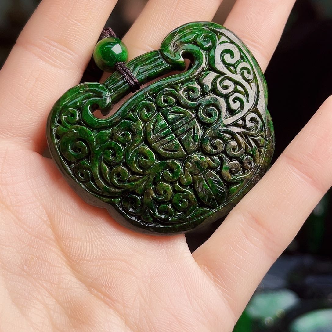 颈饰未镶嵌翡翠多样性