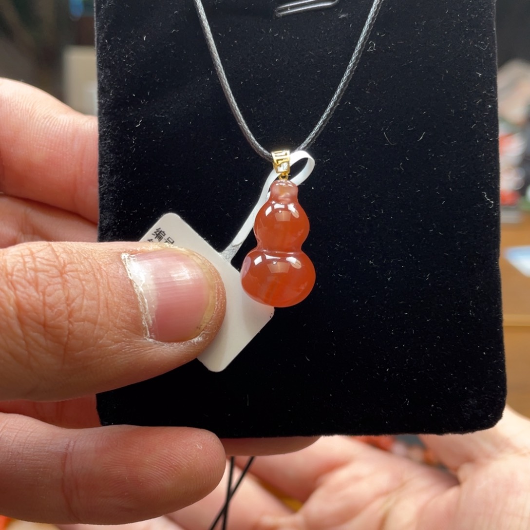 南红玛瑙吊坠18K金镶嵌冰粉红葫芦
