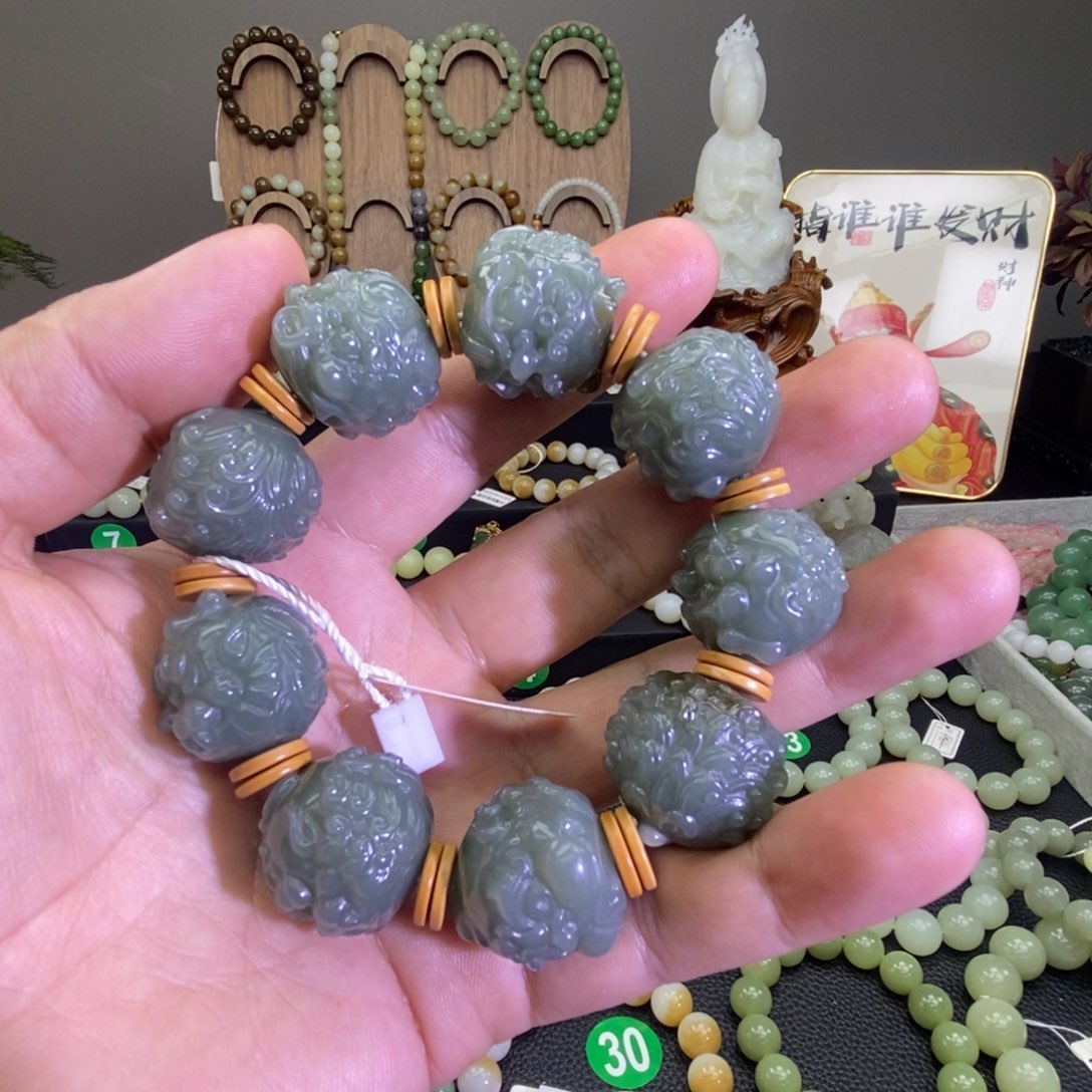 和田玉手链未镶嵌龙头