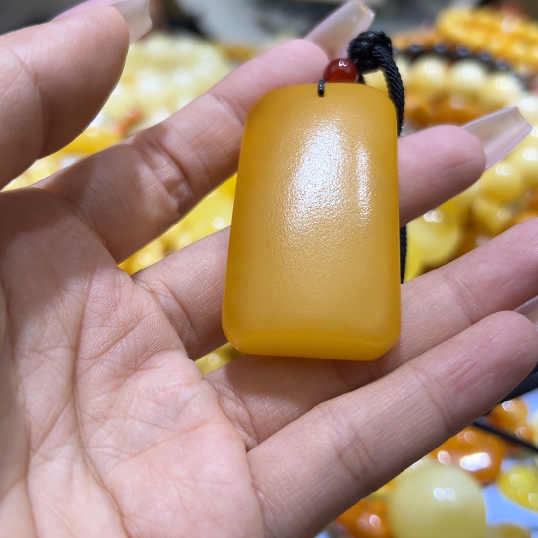 琥珀珠宝奇石未镶嵌