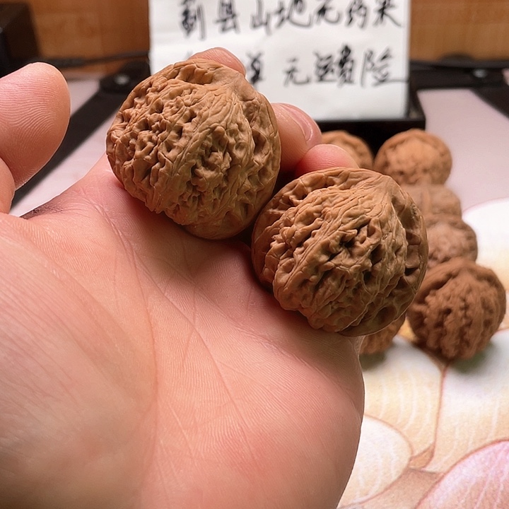 文玩核桃吊坠望月