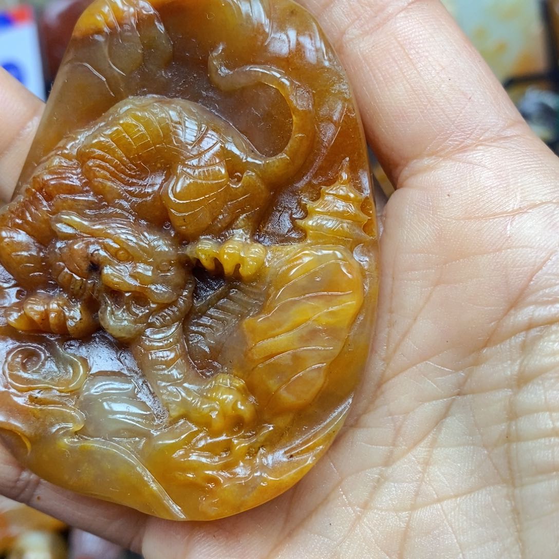 石英质玉（黄龙玉）颈饰未镶嵌