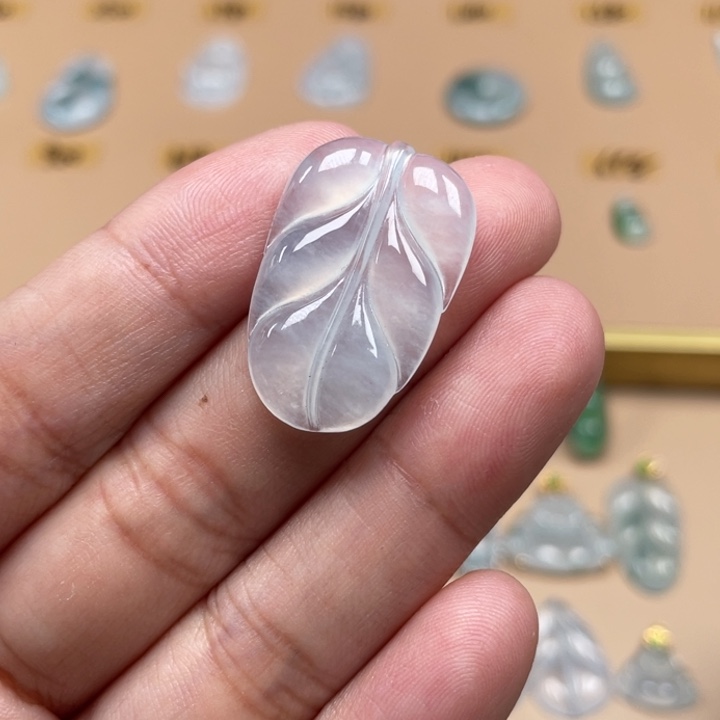 翡翠未镶嵌颈饰叶子