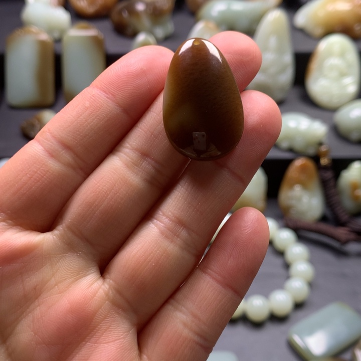 和田玉（糖玉）颈饰未镶嵌