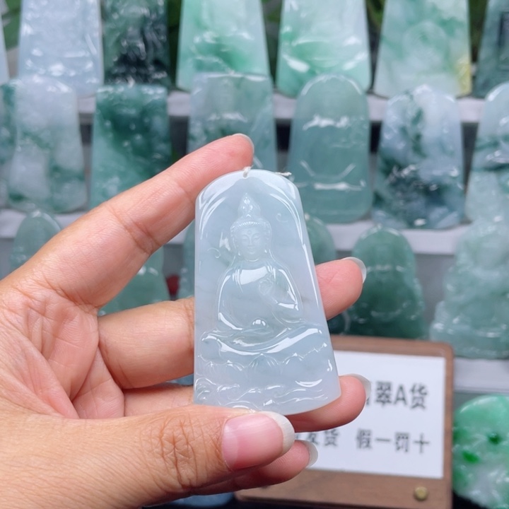 颈饰未镶嵌翡翠素衣观音