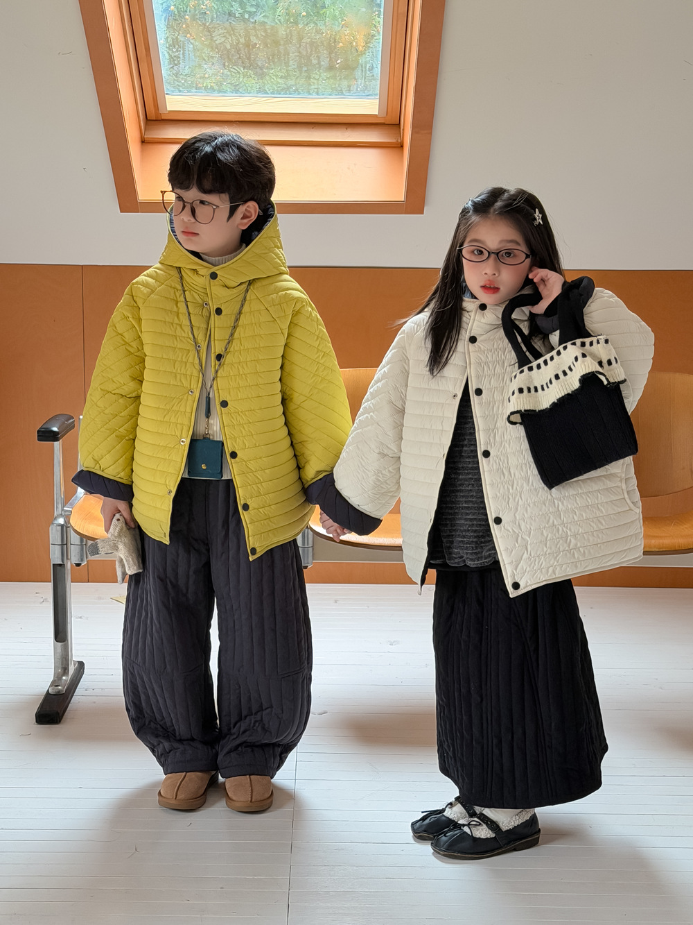 2025冬季韩版男女童立领加厚外套儿童休闲连帽棉服弯刀裤半裙套装