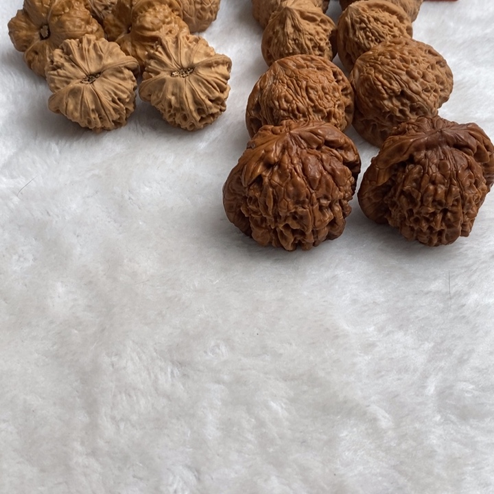 文玩核桃吊坠日*血麒麟