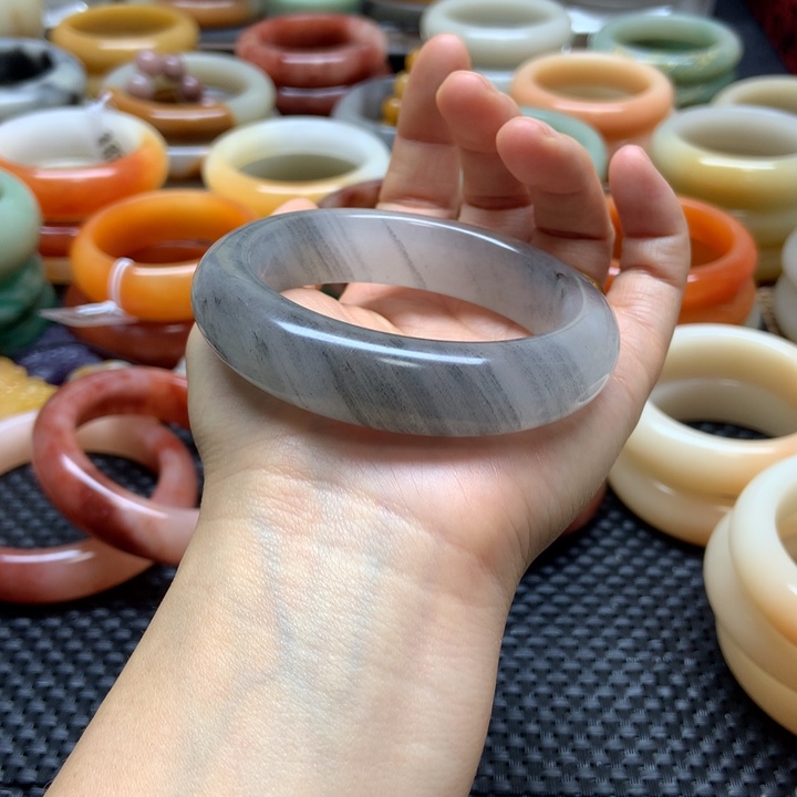 石英质玉手镯未镶嵌