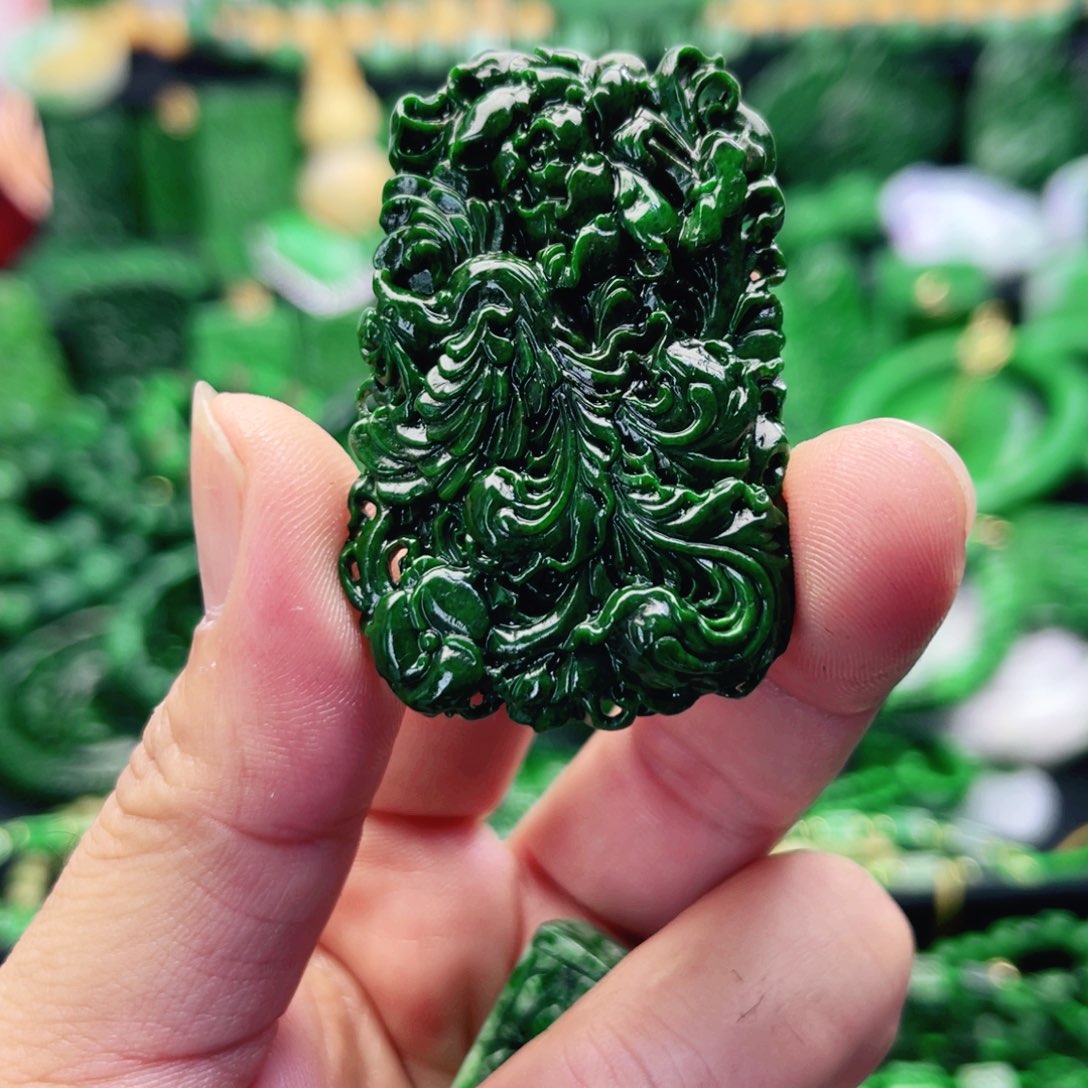 布***二翡翠未镶嵌颈饰吊坠