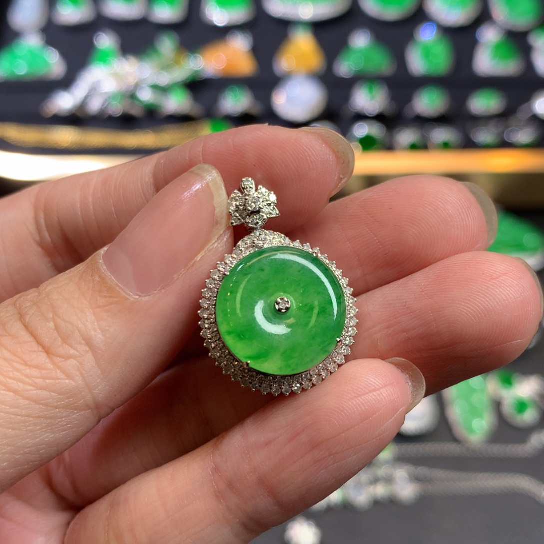 翡翠吊坠(不含链)18K金镶嵌