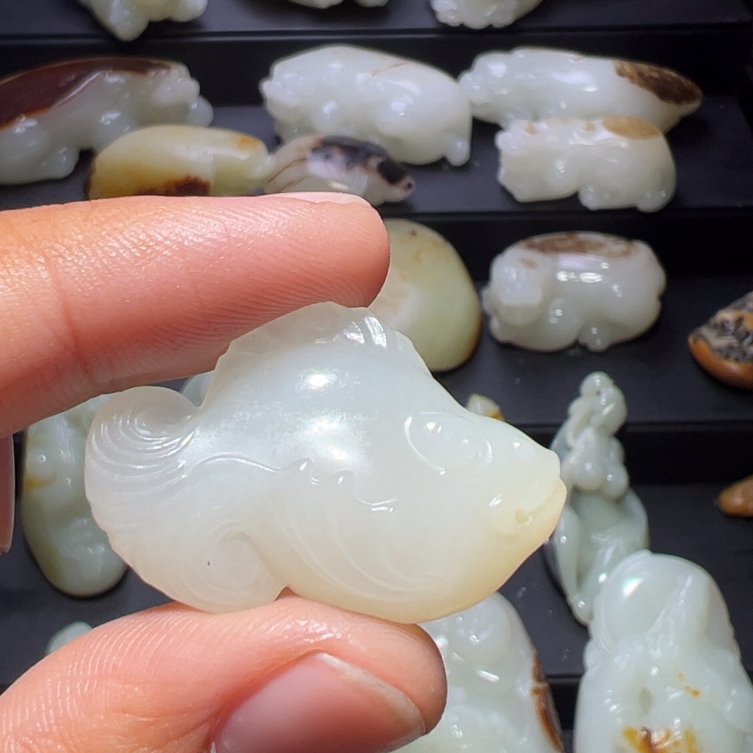 吐***司和田玉未镶嵌颈饰