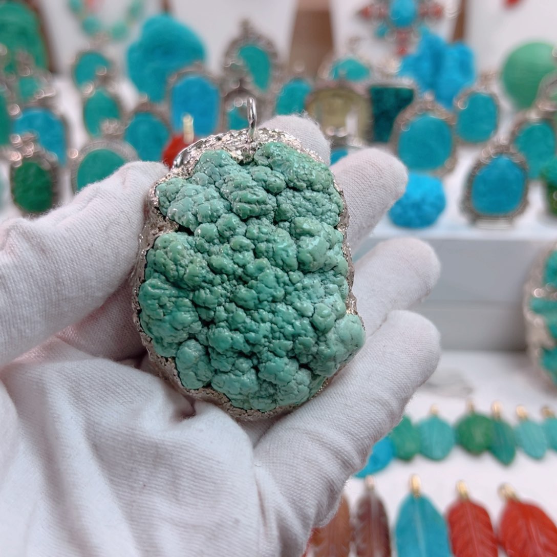 绿松石颈饰未镶嵌